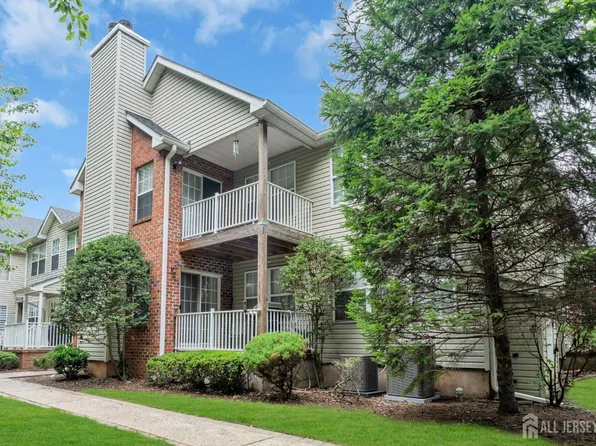 299 Vasser Dr, Piscataway, NJ 08854