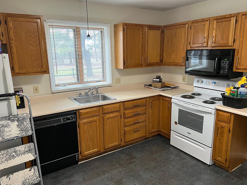 1st image of 141 Jefferson Hts #5