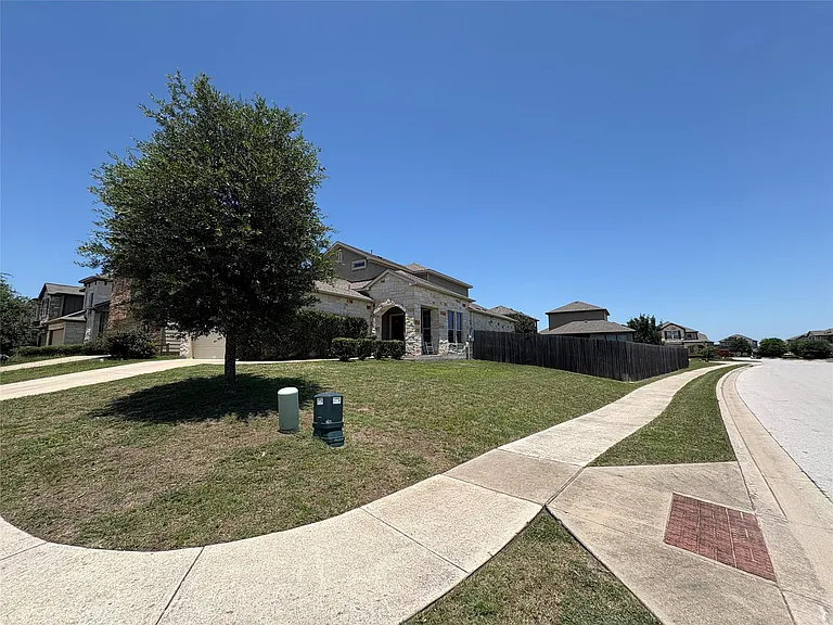 3800 Kennedy Grace Ln — Photo 32
