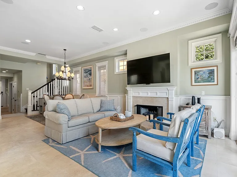 705 Goldenrod Ave — Photo 3