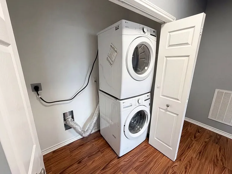4417 Edward St — Photo 3