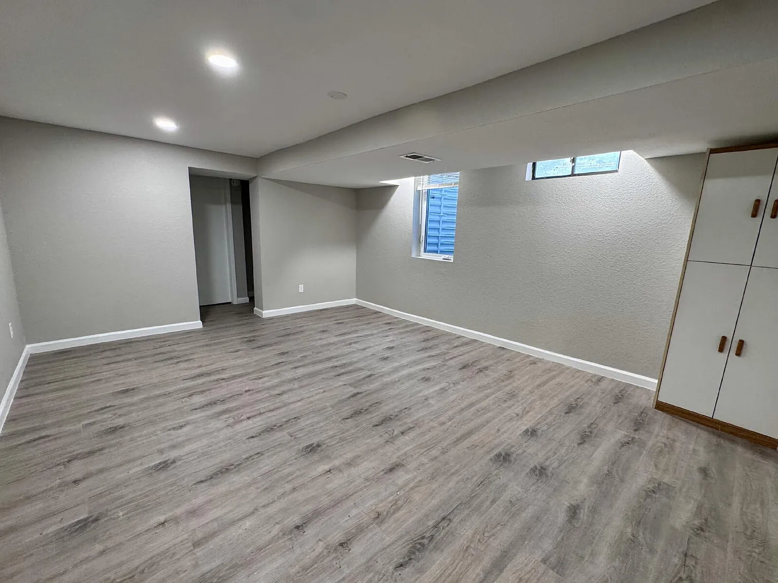 Updated 2-Bed 1-Bath Garden Level Duplex — Photo 2