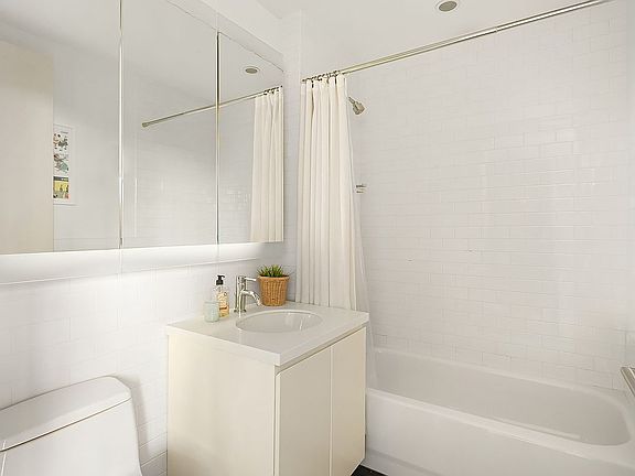 5th image of 189 Schermerhorn St APT 10C