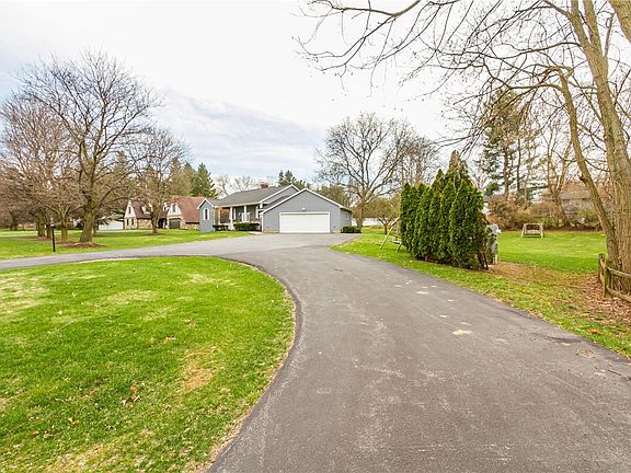 3rd image of 299 Fairport Rd