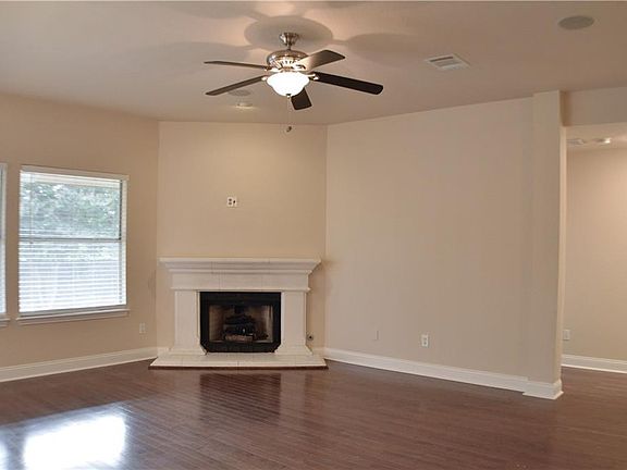 4th image of 1214 Leah Ln