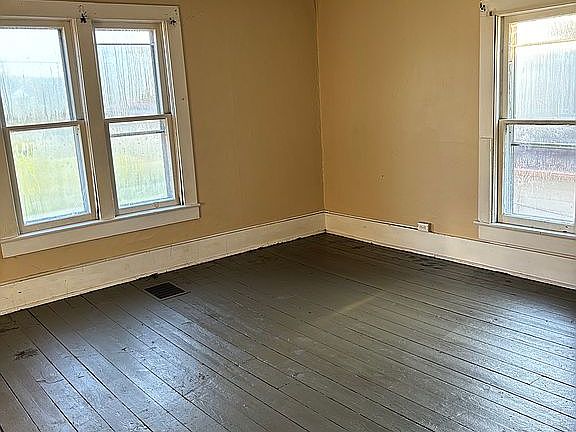 3rd image of 526 W High St