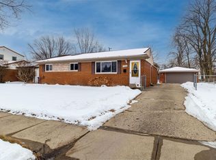 17600 Sewel St, Fraser, MI 48026