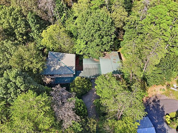 5th image of 210 Cornett Dr