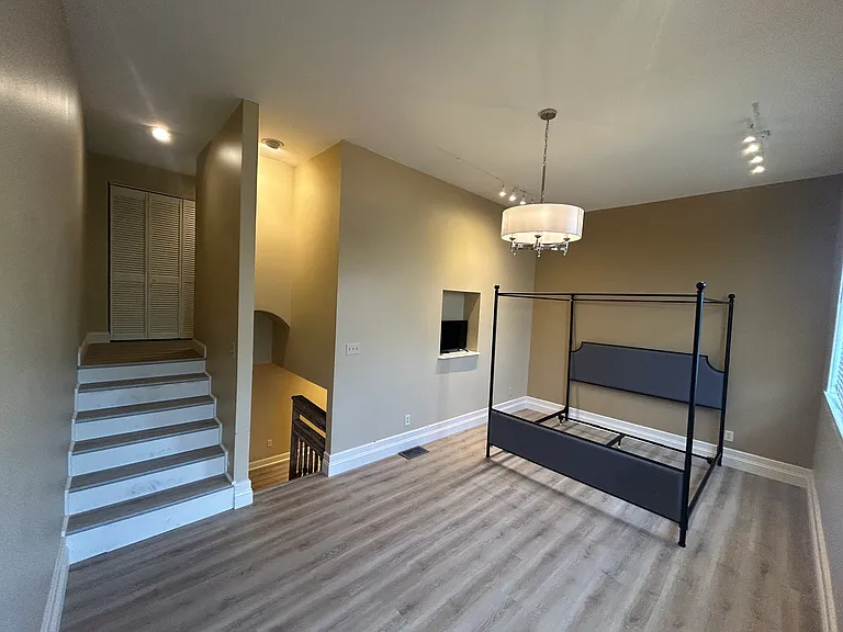 100 W Summit Hill Dr #203 — Photo 6