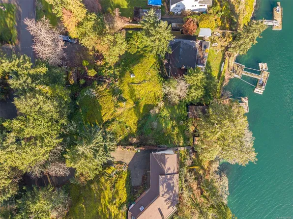 310 Bessborough Ave, View Royal, BC V9B 1T7