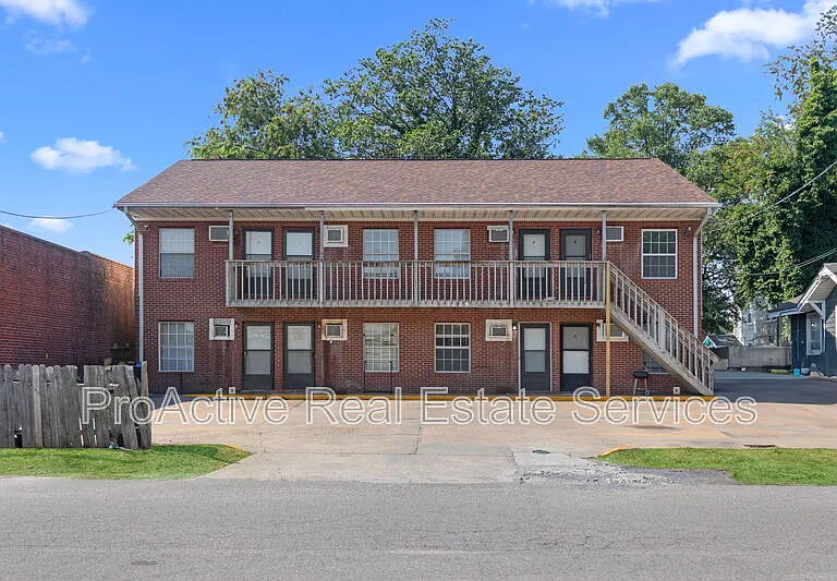 1129 Green St #8 — Photo 2