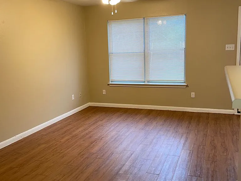 2400 Riddle Rd #B — Photo 10