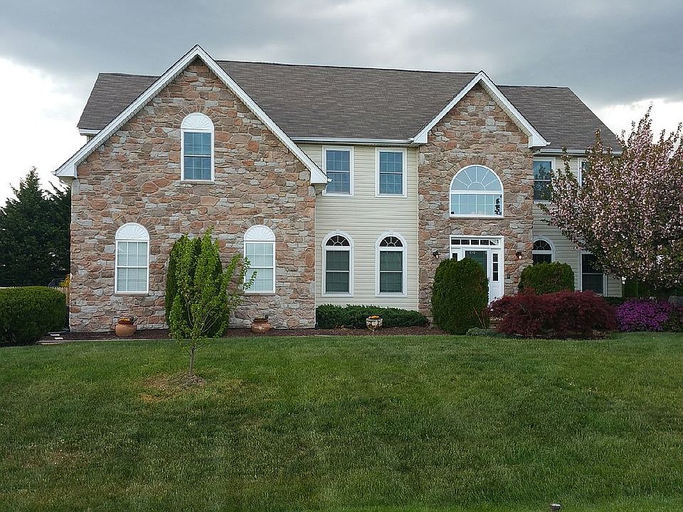 1st image of 100 Sweethollow Dr