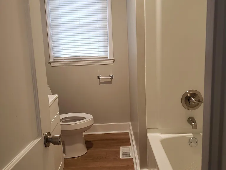 1004 Laurel St — Photo 8