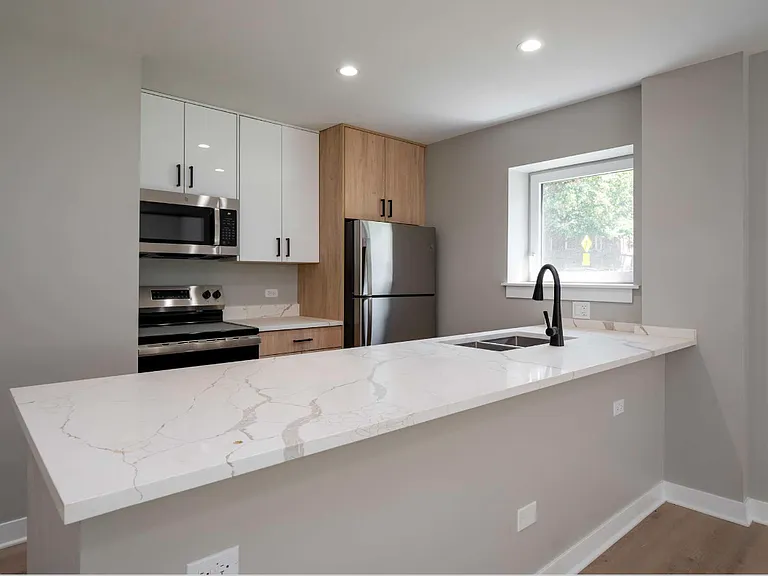 312 N Austin Blvd #4W — Photo 5