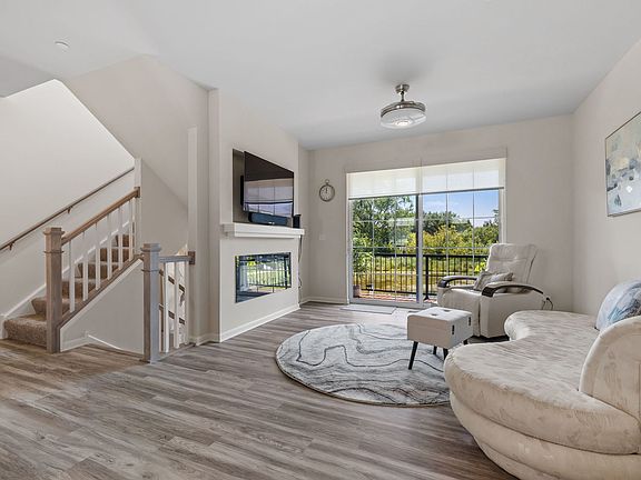3rd image of 21 Woodmoor Ct