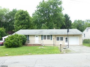 12 Field Ln, Denville, NJ 07834