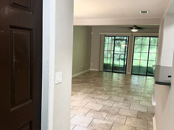 5th image of 900 SW 62nd Blvd APT D27