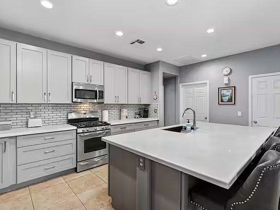 3rd image of 7822 W Peck Dr
