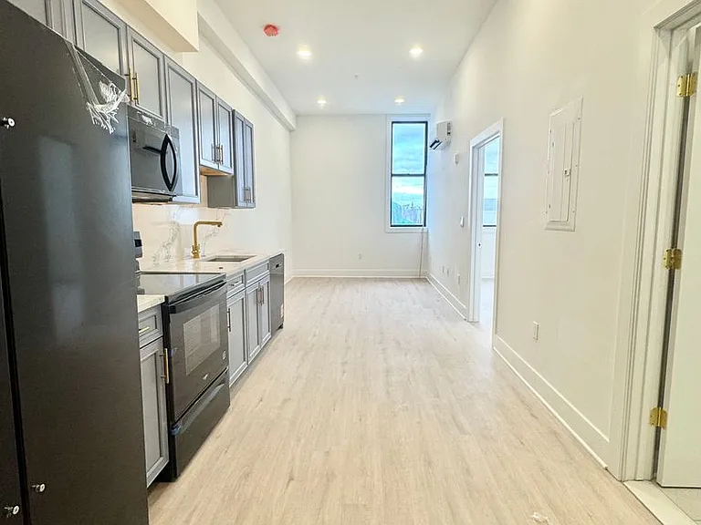 1422 N 8th St — Photo 14