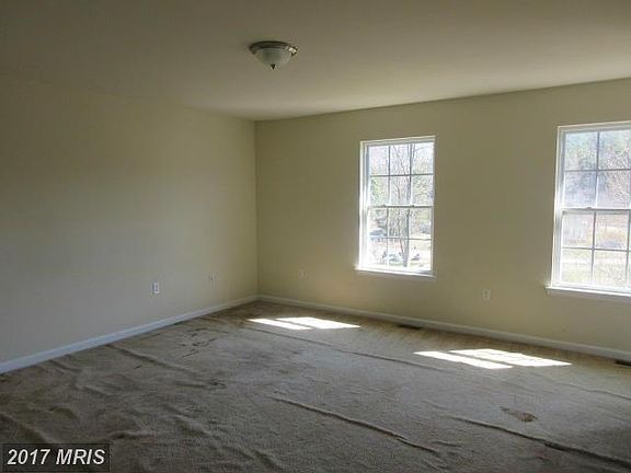 4th image of 42356 Grayhound Ln