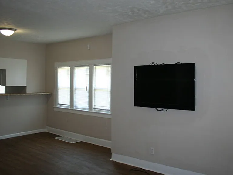 728 N Frances St — Photo 6