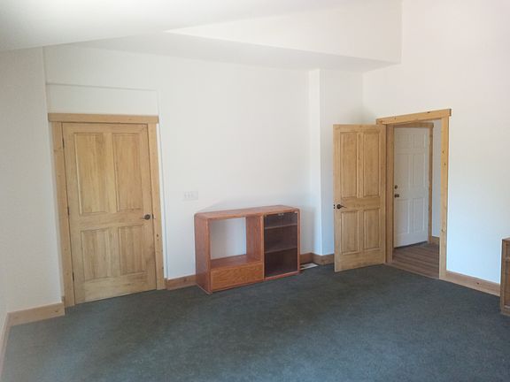 3rd image of 927 Muskwaki Dr