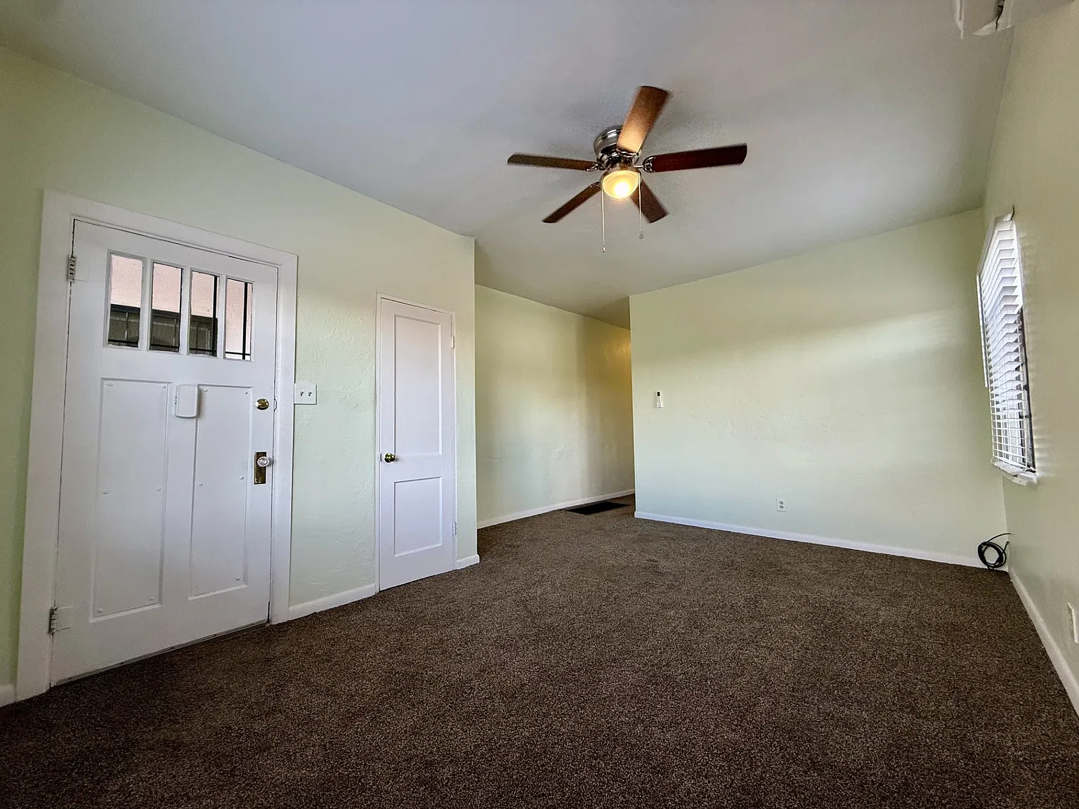 Large UNM Apt- Quality Updates, Great Character ~ 960 SF — Photo 4