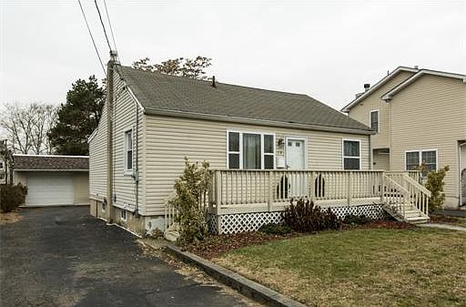 3rd image of 19 Eisenhower Dr