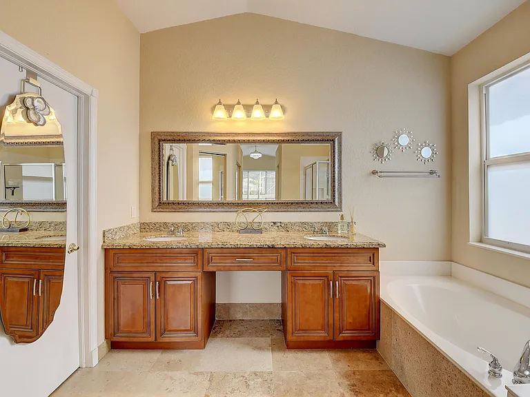 11182 Sea Grass Cir — Photo 12