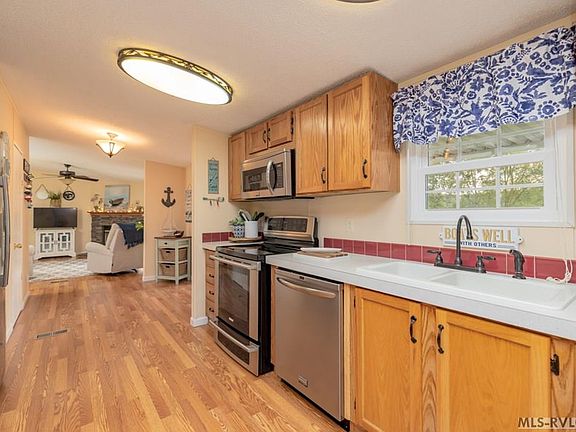 5th image of 2235 Great Creek Dr