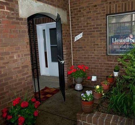 1st image of 3117 Hawthorne Dr NE #3117