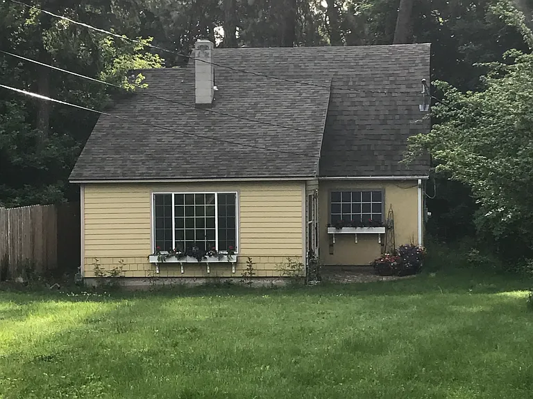 1311 S Crestline St — Photo 3