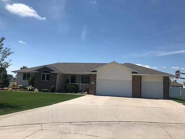 1st image of 410 Beachwood Dr