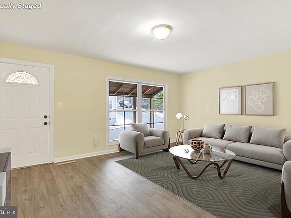 3rd image of 108 Walnut St