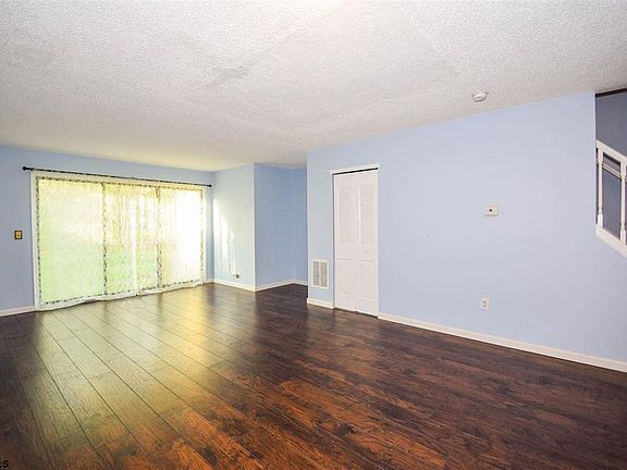 5th image of 41 Greenwich Dr #1905