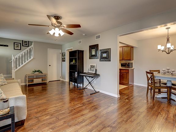 3rd image of 200 Lodge Dr APT 512