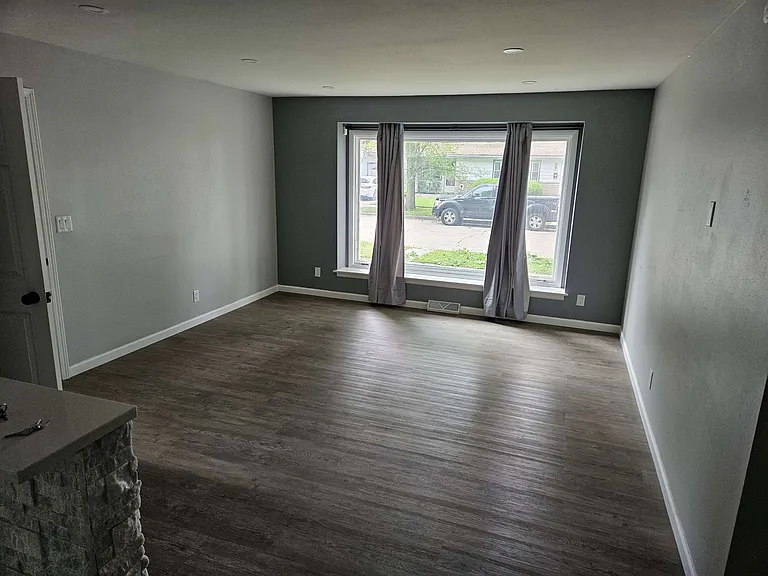 6130 W Fairmount Ave — Photo 7