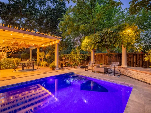 945 Sierra Park Ln, Sacramento, CA 95864