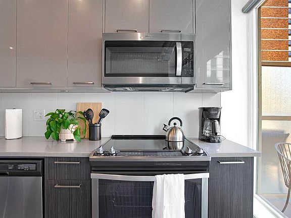 4th image of 624 S 8th Ave SE #309