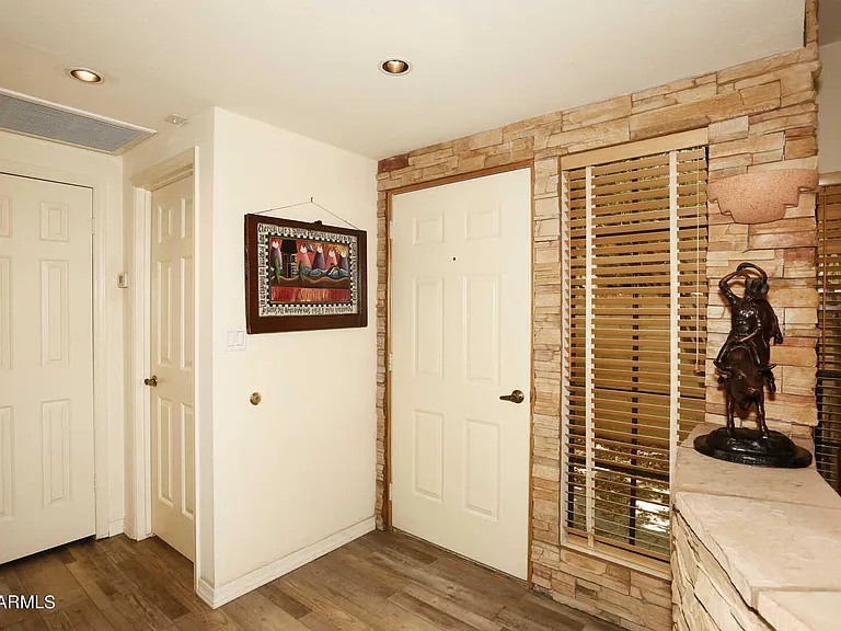 9705 E Mountain View Rd #1032 — Photo 5