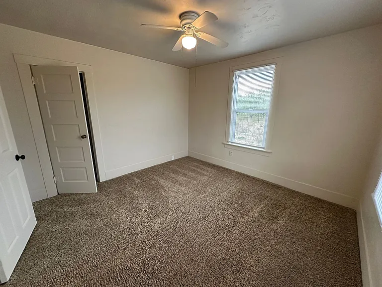 2113 Illinois Ave — Photo 17