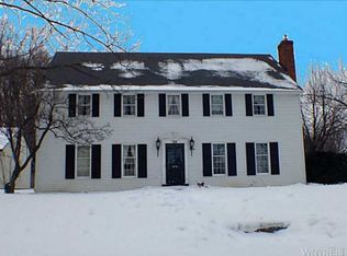 24 Briarhurst Rd, Williamsville, NY 14221