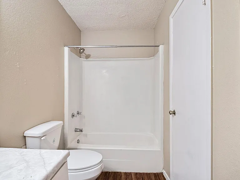 301 Craddock Ave #C — Photo 9