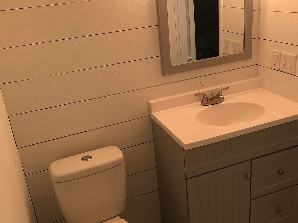 Ship lap bathroom