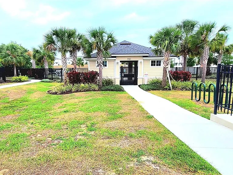 393 Madison Dr — Photo 29