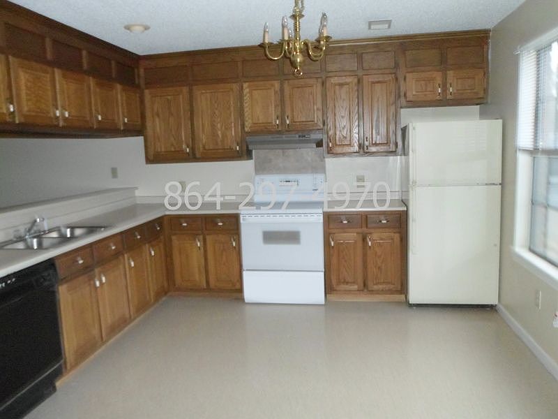 2nd image of 1216 N Main St APT 3B