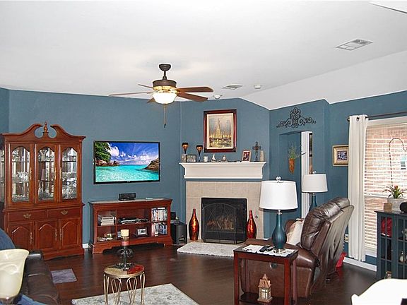 2nd image of 611 Wyndham Cir