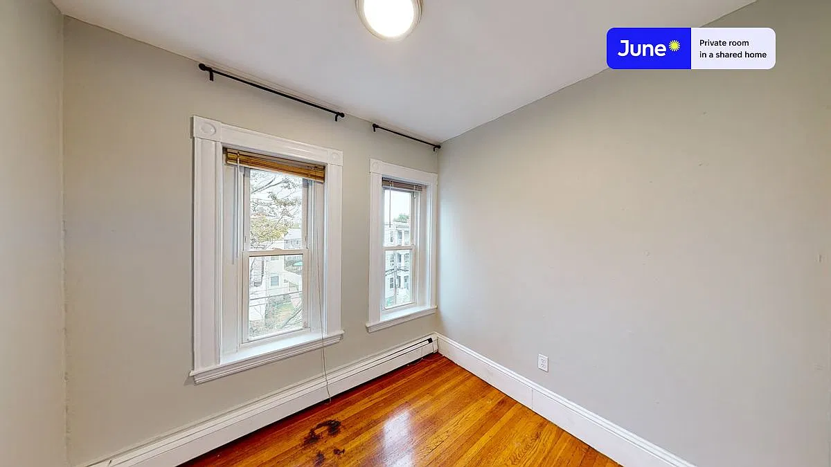 76 Easton St — Photo 3