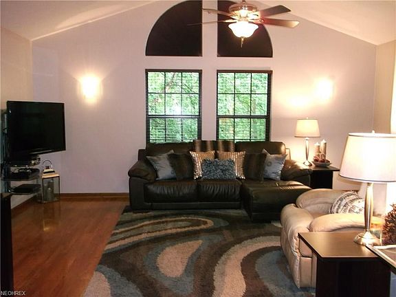 2nd image of 3870 North Park Unit 6